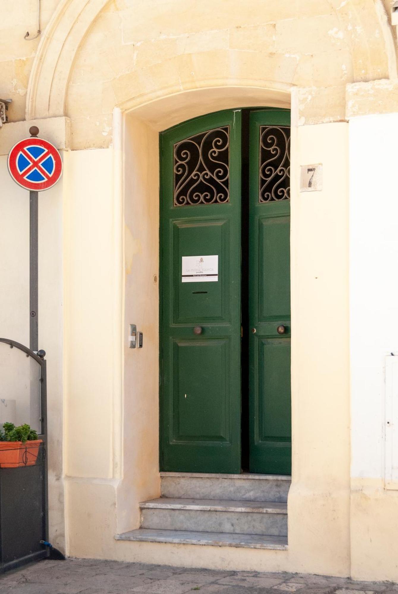 La Pigna Bianca Suites Лечче Экстерьер фото
